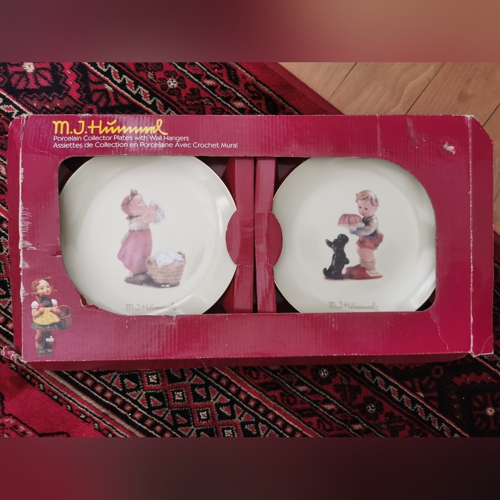 M.J Hummel 2 Decorative Collectors plate set "Wash Day"